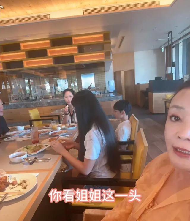 汪小菲狂喝中药备孕!老婆近照引关注,4名保镖护着,躲避人触碰-第7张图片-九妖电影 汪小菲狂喝中药备孕!老婆近照引关注,4名保镖护着,躲避人触碰-第7张图片-九妖电影