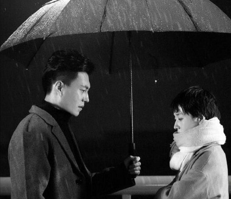 伸舌头、嘴亲肿、面条吻，这些“中老年”演员拍吻戏，个个辣眼睛-第11张图片-九妖电影