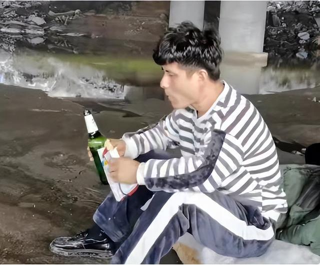 欠债百万住桥洞、离婚、锒铛入狱,星光大道草根歌手现状太落魄?-第13张图片-九妖电影 欠债百万住桥洞、离婚、锒铛入狱,星光大道草根歌手现状太落魄?-第13张图片-九妖电影