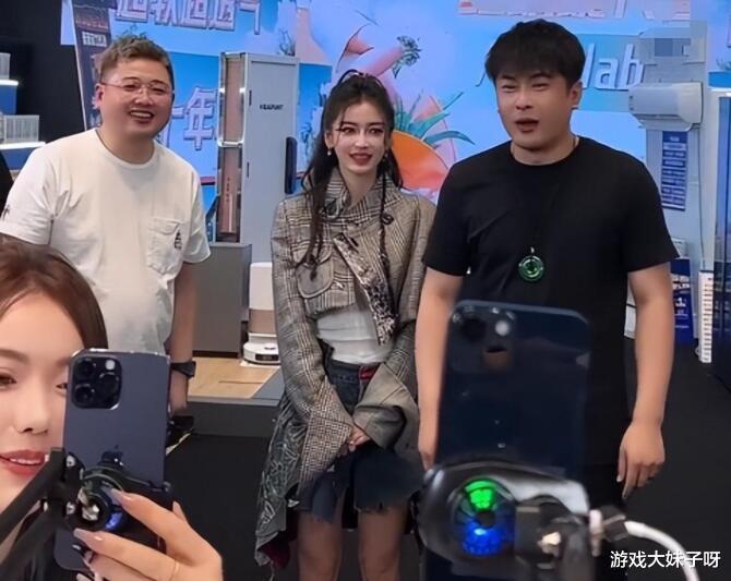 Angelababy想靠直播复出，全程低三下四，被主播叫滚也不敢翻脸-第6张图片-九妖电影