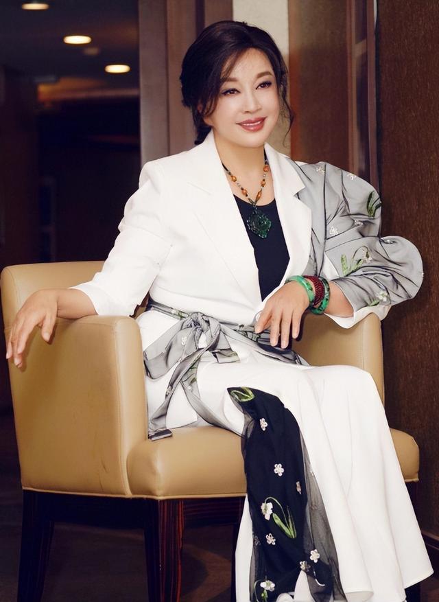 74岁刘晓庆称想演妲己,周迅表示这个我熟啊!网友希望给条活路-第13张图片-九妖电影 74岁刘晓庆称想演妲己,周迅表示这个我熟啊!网友希望给条活路-第13张图片-九妖电影