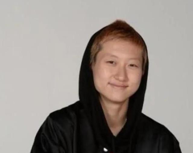 成龙女儿吴卓林近状曝光-睡桥洞,靠救济粮生活,金星说的话应验了-第2张图片-九妖电影 成龙女儿吴卓林近状曝光-睡桥洞,靠救济粮生活,金星说的话应验了-第2张图片-九妖电影