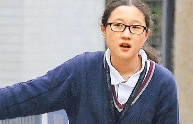成龙女儿吴卓林近状曝光-睡桥洞,靠救济粮生活,金星说的话应验了-第3张图片-九妖电影 成龙女儿吴卓林近状曝光-睡桥洞,靠救济粮生活,金星说的话应验了-第3张图片-九妖电影