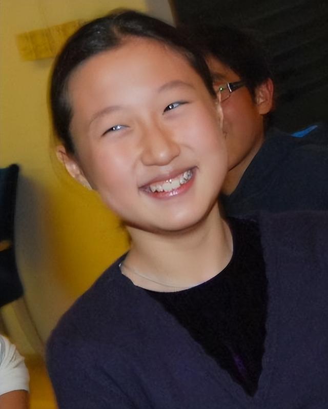 成龙女儿吴卓林近状曝光-睡桥洞,靠救济粮生活,金星说的话应验了-第8张图片-九妖电影 成龙女儿吴卓林近状曝光-睡桥洞,靠救济粮生活,金星说的话应验了-第8张图片-九妖电影