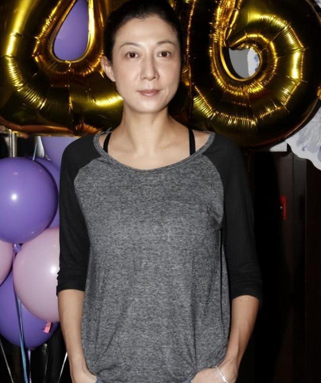 成龙女儿吴卓林近状曝光-睡桥洞,靠救济粮生活,金星说的话应验了-第28张图片-九妖电影 成龙女儿吴卓林近状曝光-睡桥洞,靠救济粮生活,金星说的话应验了-第28张图片-九妖电影