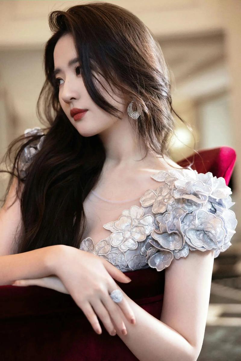 刘亦菲与陈金飞：干爹与干女儿的情感纠葛-第3张图片-九妖电影
