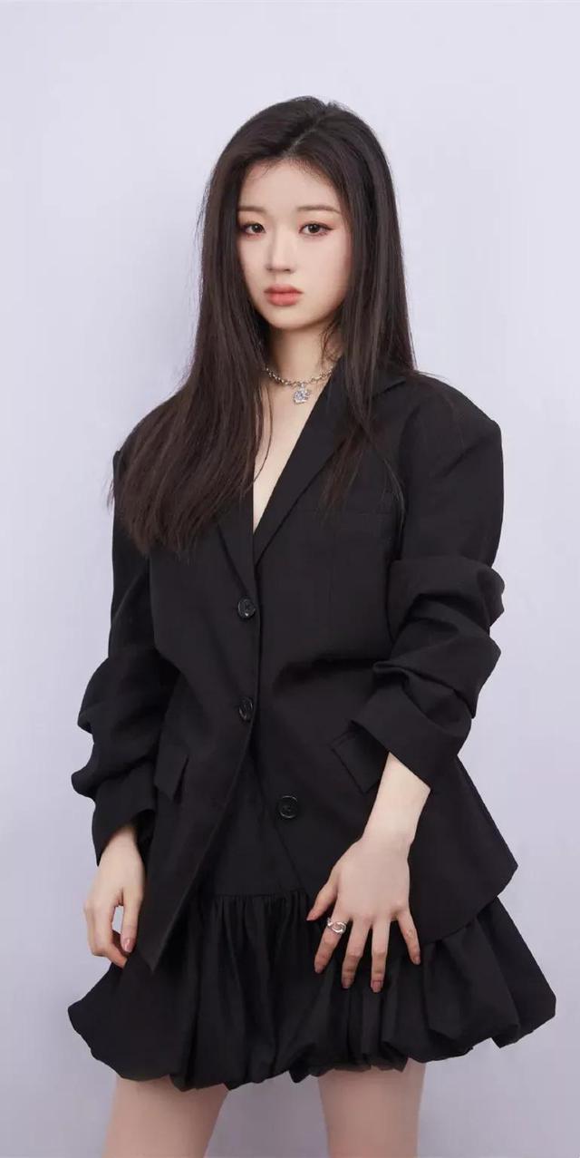 单依纯整容未遂引热议！哪怕再美的女人，都存在身材与容貌的焦虑-第4张图片-九妖电影