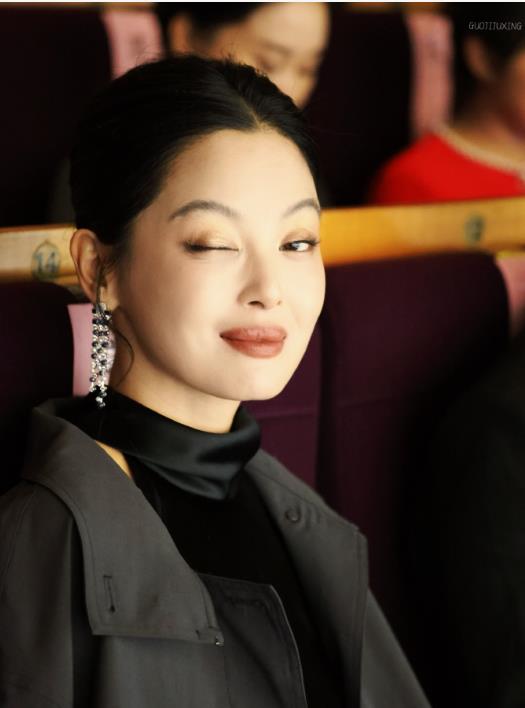 单依纯整容未遂引热议！哪怕再美的女人，都存在身材与容貌的焦虑-第7张图片-九妖电影