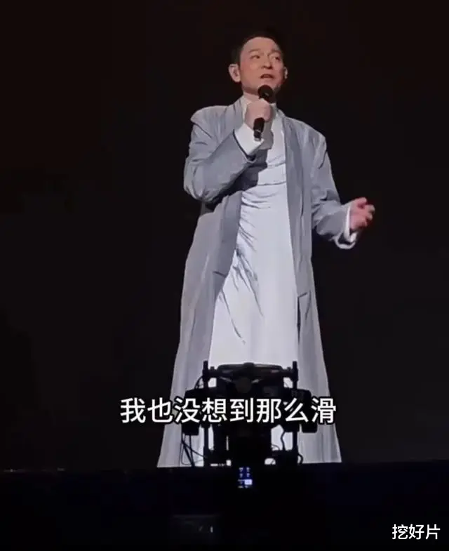 这一夜:用命演唱的62岁刘德华,泪洒现场,打脸多少内娱小鲜肉-第5张图片-九妖电影 这一夜:用命演唱的62岁刘德华,泪洒现场,打脸多少内娱小鲜肉-第5张图片-九妖电影