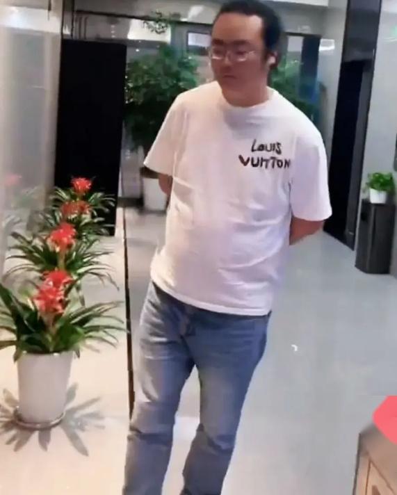风向急转！倪海杉事业遭受重创，九红闻讯紧急撤退，姚永纯被TA！-第8张图片-九妖电影
