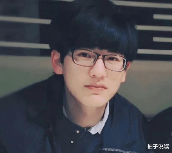 张凌赫大学时期照片曝光，网友惊呼：这个胖子是谁啊？-第3张图片-九妖电影