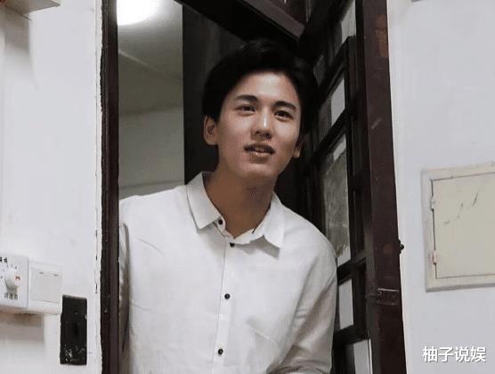 张凌赫大学时期照片曝光，网友惊呼：这个胖子是谁啊？-第2张图片-九妖电影