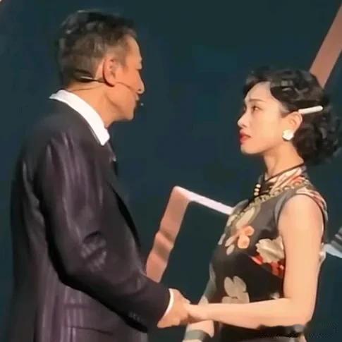 揭秘!刘德华背后的舞者赖文慧,一段不为人知的默契合作!-第2张图片-九妖电影 揭秘!刘德华背后的舞者赖文慧,一段不为人知的默契合作!-第2张图片-九妖电影