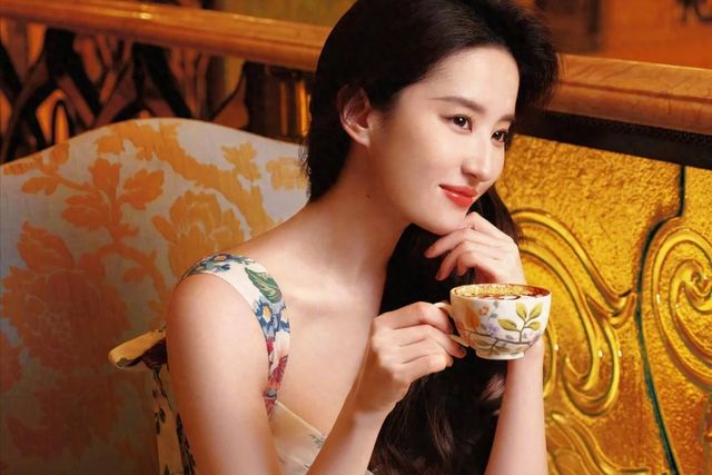刘亦菲背后的“三个男人”:从外交官到律师,再到神秘干爹!-第1张图片-九妖电影 刘亦菲背后的“三个男人”:从外交官到律师,再到神秘干爹!-第1张图片-九妖电影