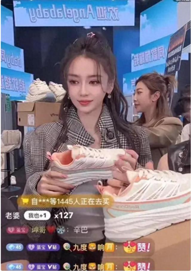 辛巴的一声“滚”,彻底戳穿了杨颖的惨淡,但7.9亿的销售额值了-第5张图片-九妖电影 辛巴的一声“滚”,彻底戳穿了杨颖的惨淡,但7.9亿的销售额值了-第5张图片-九妖电影