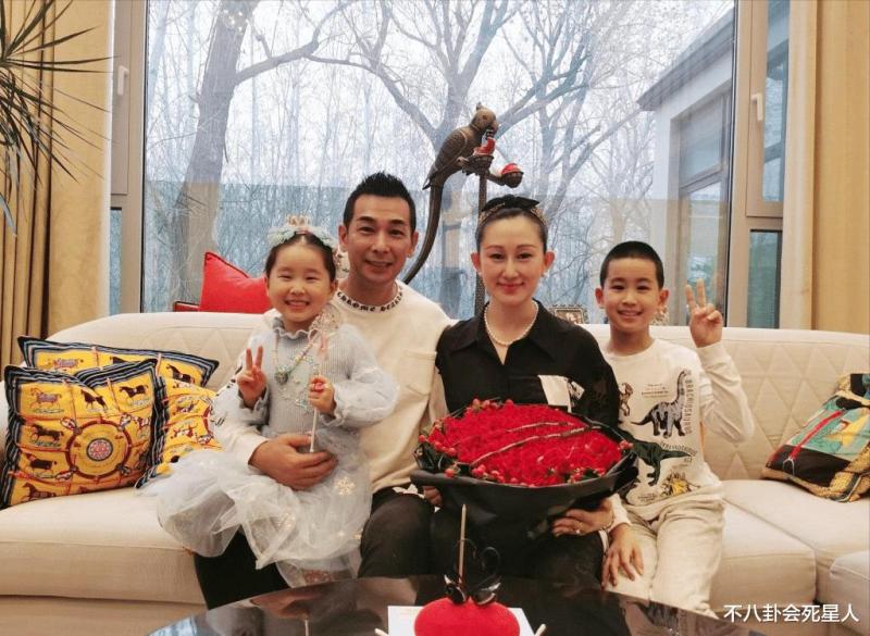 赵文卓夫妻接女儿回家，大女儿读国外瑞士名校，一年学费近百万-第11张图片-九妖电影
