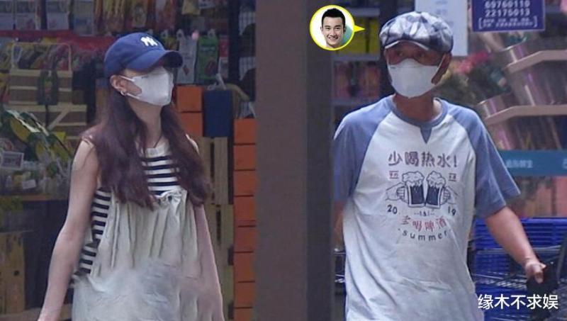 40岁文章和女友回酒店好亲密！本人T恤太抢镜，女友打包剩菜！-第5张图片-九妖电影
