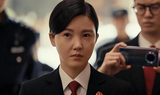 对不起,我弃剧了!《执行法官》罗晋都带不动这个“拖油瓶”-第18张图片-九妖电影 对不起,我弃剧了!《执行法官》罗晋都带不动这个“拖油瓶”-第18张图片-九妖电影