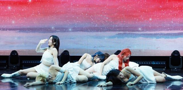 韩国女团Weeekly又一个韩国财阀培养出来的女团横空出世了-第9张图片-九妖电影 韩国女团Weeekly又一个韩国财阀培养出来的女团横空出世了-第9张图片-九妖电影