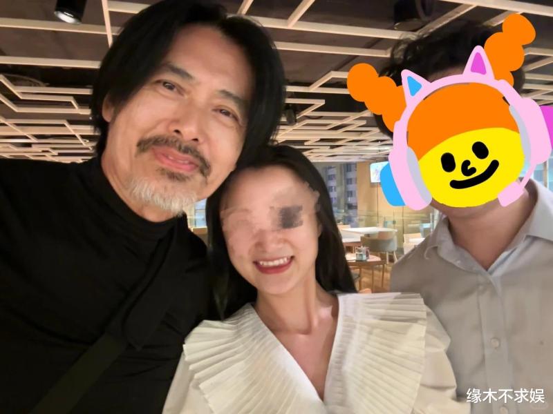 67岁万梓良商演，穿着廉价卑微赔笑，一场2万和周润发对比心酸！-第14张图片-九妖电影