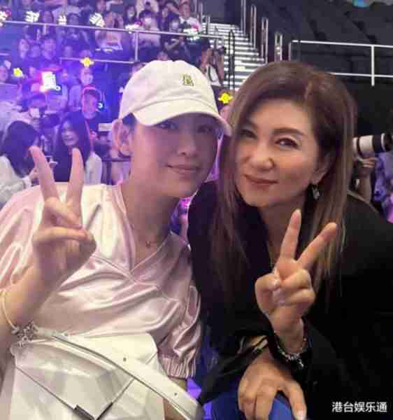 TVB小花钟柔美谈炎明熹雪藏事件：没留意，但她看我演唱会很开心-第4张图片-九妖电影