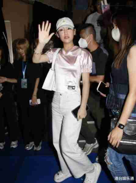 TVB小花钟柔美谈炎明熹雪藏事件：没留意，但她看我演唱会很开心-第5张图片-九妖电影