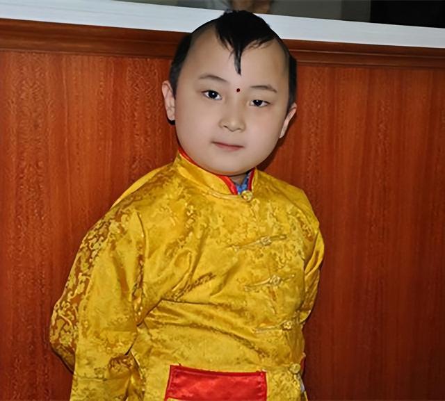 4岁上梨园春,6岁上春晚,9岁不幸早逝,童星邓鸣贺你如何看待?(梨园春少儿总决赛)-第4张图片-九妖电影 4岁上梨园春,6岁上春晚,9岁不幸早逝,童星邓鸣贺你如何看待?(梨园春少儿总决赛)-第4张图片-九妖电影