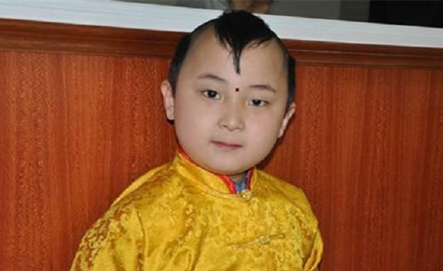 4岁上梨园春,6岁上春晚,9岁不幸早逝,童星邓鸣贺你如何看待?(梨园春少儿总决赛)-第2张图片-九妖电影 4岁上梨园春,6岁上春晚,9岁不幸早逝,童星邓鸣贺你如何看待?(梨园春少儿总决赛)-第2张图片-九妖电影