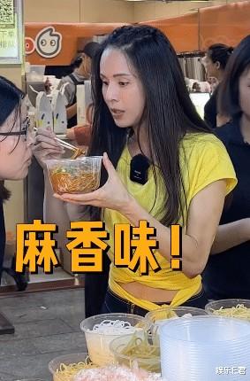 58岁李若彤珠海夜市吃美食,网友负评一面倒:本地人都不去(李若彤的资料)-第5张图片-九妖电影 58岁李若彤珠海夜市吃美食,网友负评一面倒:本地人都不去(李若彤的资料)-第5张图片-九妖电影