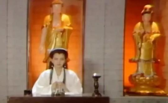 这些“啼笑皆非”的穿帮镜头,如今个个成了经典,你都看过哪些?(盘点那些穿帮镜头)-第8张图片-九妖电影 这些“啼笑皆非”的穿帮镜头,如今个个成了经典,你都看过哪些?(盘点那些穿帮镜头)-第8张图片-九妖电影