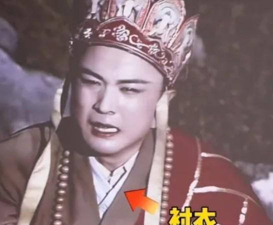 这些“啼笑皆非”的穿帮镜头,如今个个成了经典,你都看过哪些?(盘点那些穿帮镜头)-第17张图片-九妖电影 这些“啼笑皆非”的穿帮镜头,如今个个成了经典,你都看过哪些?(盘点那些穿帮镜头)-第17张图片-九妖电影