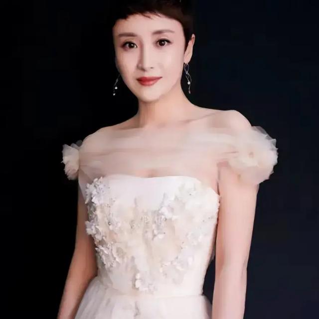 长得漂亮有演技,演了70部戏也没红,今44岁终于被殷桃带红了(殷桃演技真好)-第6张图片-九妖电影 长得漂亮有演技,演了70部戏也没红,今44岁终于被殷桃带红了(殷桃演技真好)-第6张图片-九妖电影
