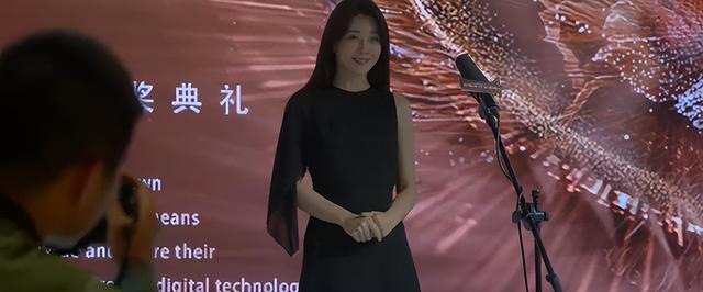 《小夫妻》定档央八,本是冲着殷桃去的,却被40岁女二号吸引了(小夫妇组合)-第12张图片-九妖电影 《小夫妻》定档央八,本是冲着殷桃去的,却被40岁女二号吸引了(小夫妇组合)-第12张图片-九妖电影