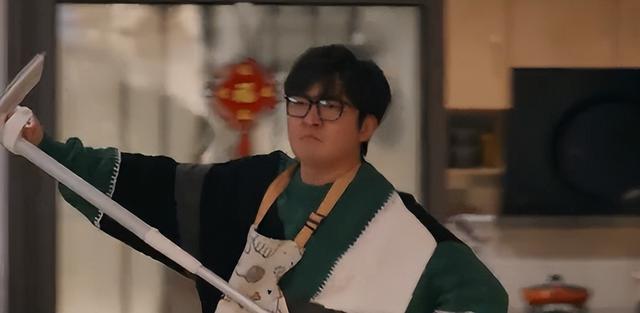 《小夫妻》定档央八,本是冲着殷桃去的,却被40岁女二号吸引了(小夫妇组合)-第13张图片-九妖电影 《小夫妻》定档央八,本是冲着殷桃去的,却被40岁女二号吸引了(小夫妇组合)-第13张图片-九妖电影