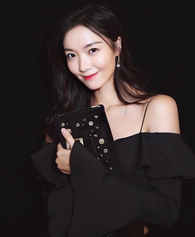 《小夫妻》定档央八,本是冲着殷桃去的,却被40岁女二号吸引了(小夫妇组合)-第20张图片-九妖电影 《小夫妻》定档央八,本是冲着殷桃去的,却被40岁女二号吸引了(小夫妇组合)-第20张图片-九妖电影