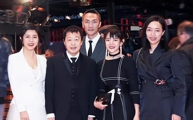 《小夫妻》定档央八,本是冲着殷桃去的,却被40岁女二号吸引了(小夫妇组合)-第28张图片-九妖电影 《小夫妻》定档央八,本是冲着殷桃去的,却被40岁女二号吸引了(小夫妇组合)-第28张图片-九妖电影