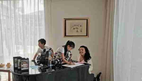 不跟你玩了大S！张兰直播时就孩子抚养权问题再次表态，汪家以后或不再与大S抢孩子？（张兰对象）-第2张图片-九妖电影
