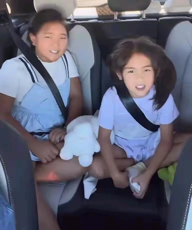 何洁大方晒儿女,大女儿身材圆润,与妹妹颜值差距大,本人却瘦了(何洁现状老公)-第3张图片-九妖电影 何洁大方晒儿女,大女儿身材圆润,与妹妹颜值差距大,本人却瘦了(何洁现状老公)-第3张图片-九妖电影