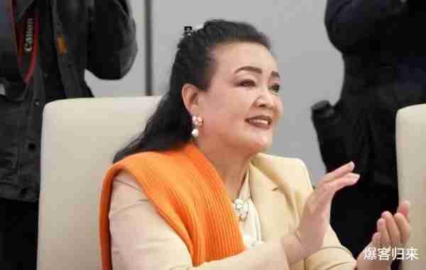 张兰怒斥大S经纪人，真实面容曝光，优雅贵妇形象颠覆（张兰喜欢大s）-第3张图片-九妖电影