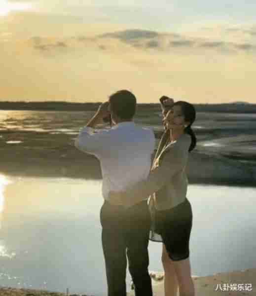 杨钰莹前男友近照曝出！52岁赖文峰穿白衬衫很潇洒，29岁妻子美呆了（杨钰莹为什么不跟赖文峰结婚）-第8张图片-九妖电影
