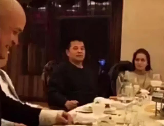 父亲毕福剑所剩无几的体面，被“不男不女”的女儿毕凌，丢得精光（毕福剑出来）-第17张图片-九妖电影