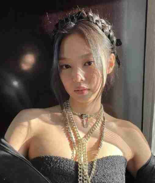 Jennie删除支持Lisa新歌的视频，是误会还是另有原因？网友的见解一针见血……（jennie和lisa谁更火）-第4张图片-九妖电影