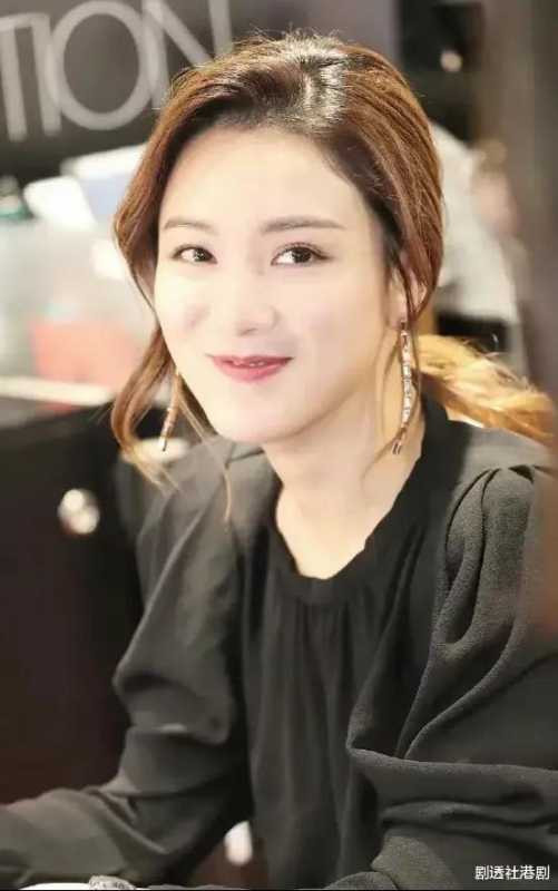 TVB花旦承认夫妻自私拒生娃，拒绝夫妻档合作，靠实力不靠背景上位（tvb2020花旦）-第9张图片-九妖电影