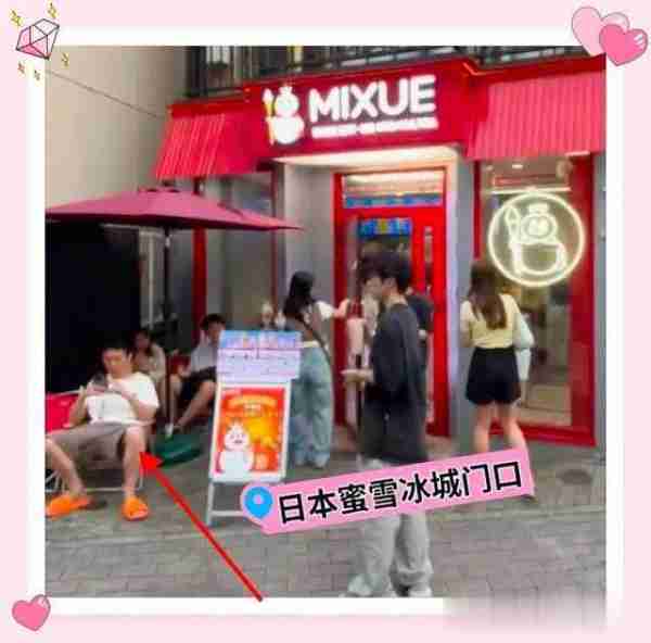 王思聪与女友懒懒东京街头被偶遇，懒懒挽着王思聪的胳膊好恩爱！（王思聪怂了）-第3张图片-九妖电影