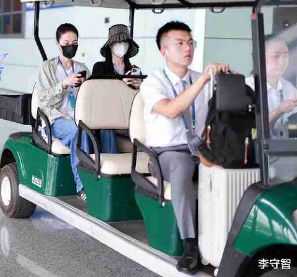 王菲无开演唱会计划，陪李嫣做手术，李亚鹏再婚后忙挣钱没陪女儿（王菲李亚鹏最近消息）-第8张图片-九妖电影
