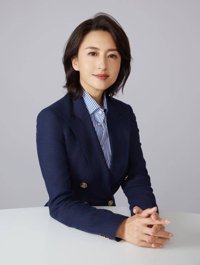 45岁张蕾担任北电副教授,官方发布其公式照,国民主持惊艳升级(张蕾表演)-第3张图片-九妖电影 45岁张蕾担任北电副教授,官方发布其公式照,国民主持惊艳升级(张蕾表演)-第3张图片-九妖电影