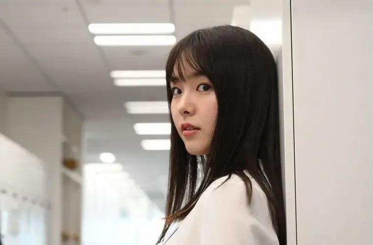 出轨18岁女星，与3位女星野外同居，这才是真正的“海王”（知名女星出轨20岁）-第6张图片-九妖电影