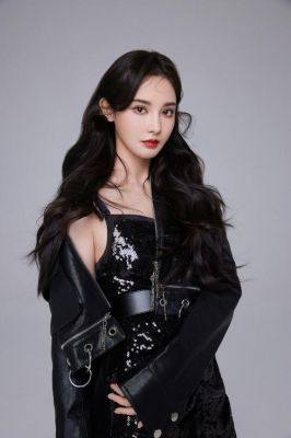 彭小苒身高揭秘：90后新星的真实身高与感情现状探索-第1张图片-九妖电影