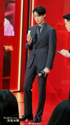 杨幂与魏大勋恋情再曝实锤，真相究竟如何？-第1张图片-九妖电影