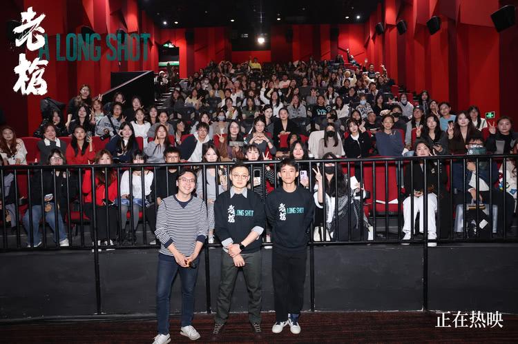 犯罪电影《老枪》曝“持枪对峙”片段 北京路演获赞“一枪封神”-第4张图片-九妖电影